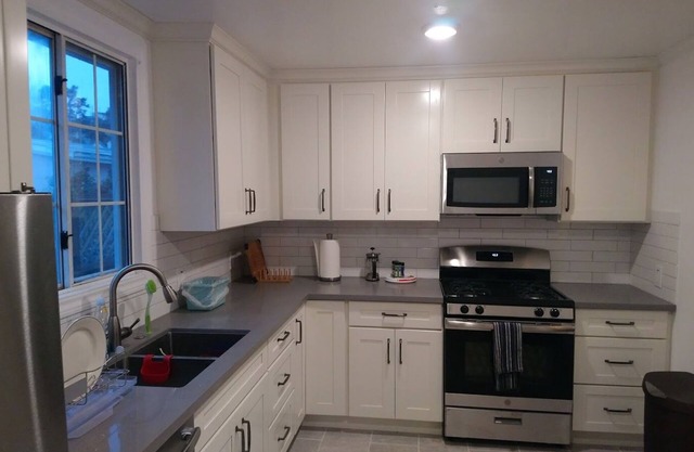 Large private home, free parking & near SFO and SF