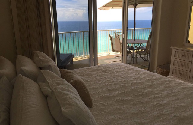 LARGE, PRIVATE BALCONY with UNOBSTRUCTED VIEWS of the Gulf nOn Front Beach Rd!