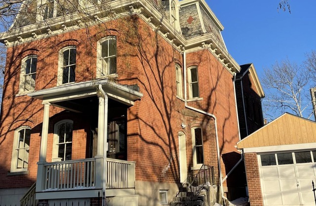 Large Renovated Historic House in Heart of Poughkeepsie