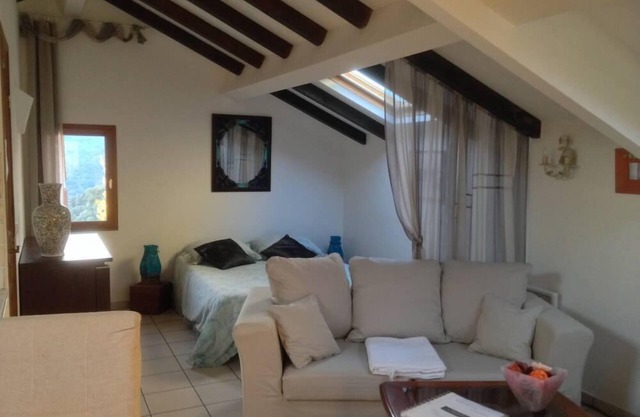 Large studio a small love n est. furnished accommodation 3 *