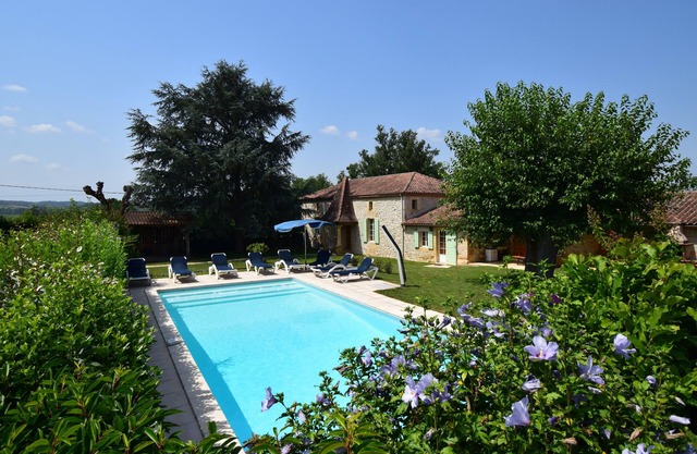 Large self-catering gîte on a farm, in the heart of the Lot Valley