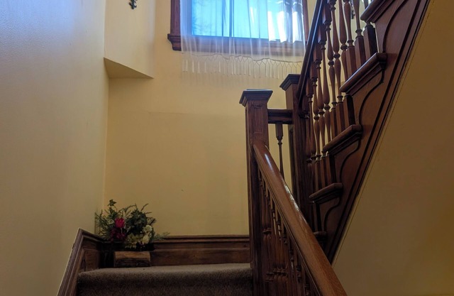 Large Space Great for Special Occasions: 2 Floors