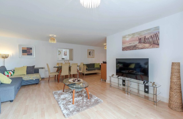 Large Spacious Apartment Canary Wharf E14- GROUP Accommodation