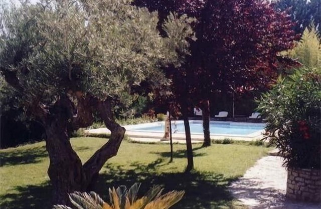 Large studio with swimming pool in the Cassis Calanques park