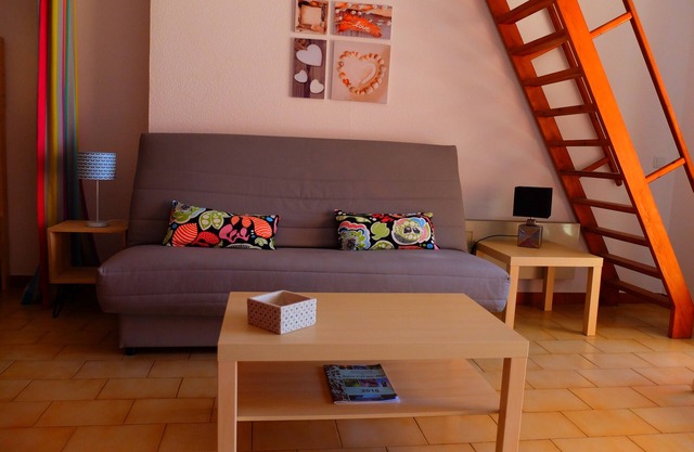 LARGE STUDIO - TERRACE - PRIVATE PARKING - BEACH 50 M AWAY - CLOSE TO SHOPS & RESTAURANTS