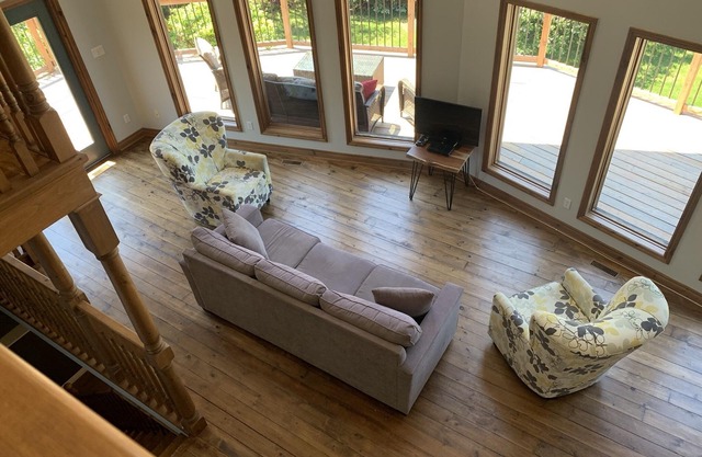 Large Stunning Cottage - Beach access to beautiful Lake Huron