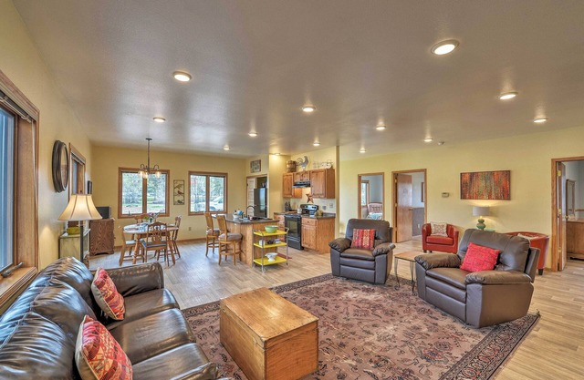 Large Ten Sleep Home on Main St, 10 Mins to Canyon