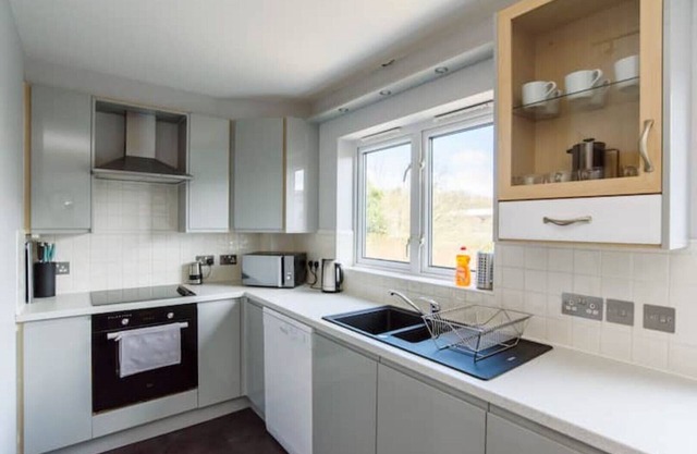 Large Townhouse - Cardiff Bay 10 mins to town