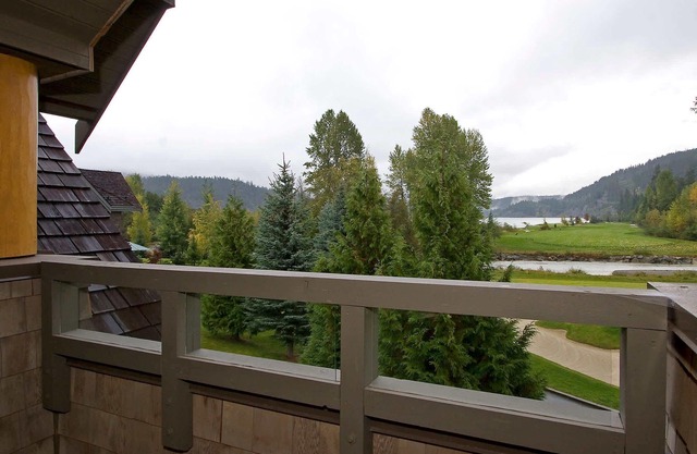 Large Townhouse w/Hot Tub, Parking & Fairway View