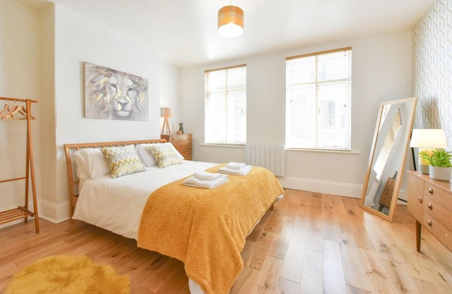 Large traditional house in the heart of old Staithes with outside courtyard.