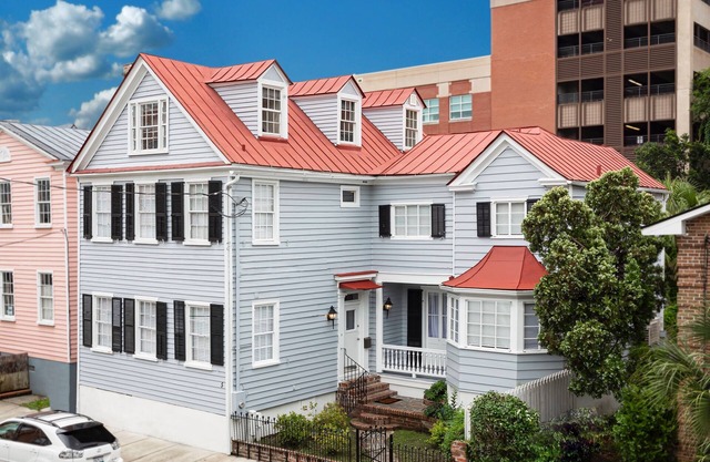 Large Vacation Home in heart of Charleston Historic District- Best Location!