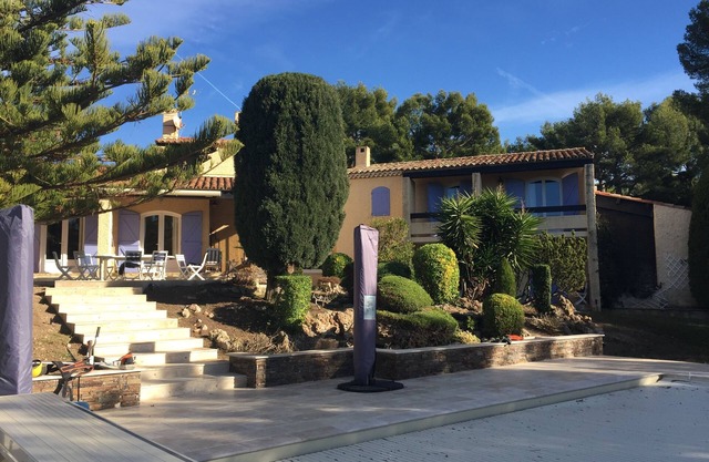 Large Villa 15p, pool, sea, tennis, near Calanques and Golf de Frégate.