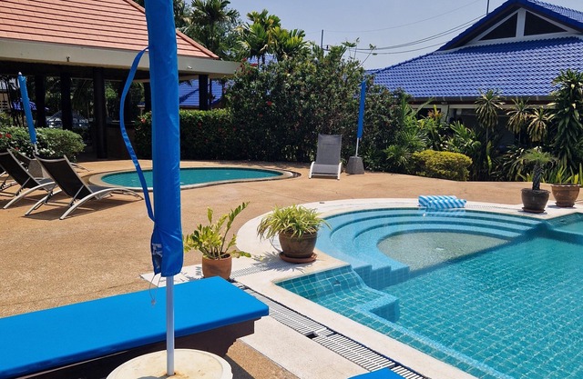 LARGE VILLA SWIMMING POOLS TROPICAL GARDEN SEA GOLF RELAXATION 6/12 ADULTS