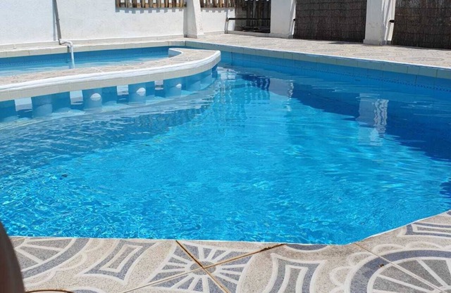 Large villa with private pool in privileged area, for family or friends