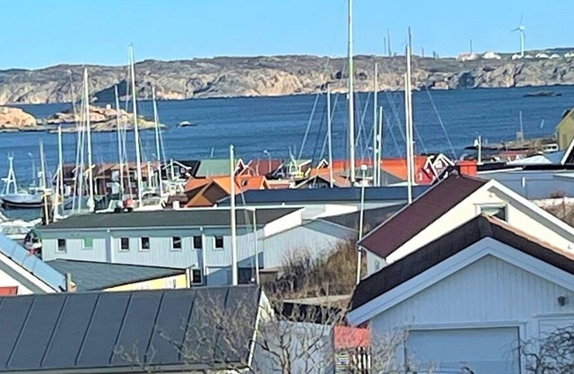 Large villa with wonderful sea view in cozy Fisketången Kungsham