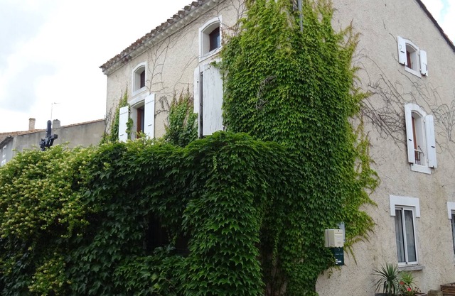 LARGE VILLAGE HOUSE AUDE