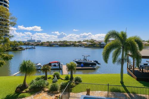 Large Waterfront Property with Spectacular Views & Sunsets