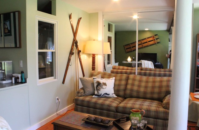 Large, well-appointed, Ground Level Apartment with lots of light ,sleeps 6