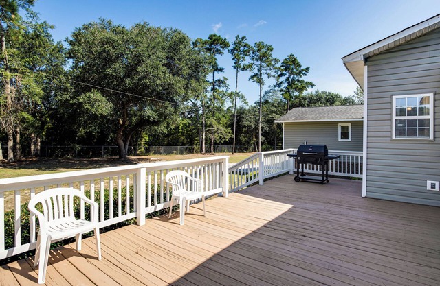 Large Yard & Historic Charm: Orangeburg Retreat!