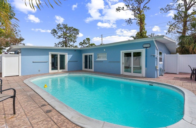 Largo Pool House Getaway