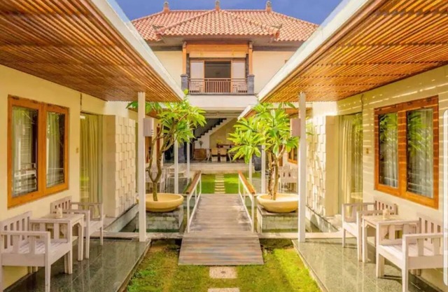 Largr 6 Bedrooms & 6 bathrooms villa, Legian.