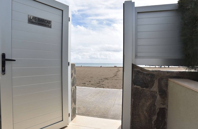 LAS BARCAS APARTMENT, FIRST LINE BEACH LUXURY