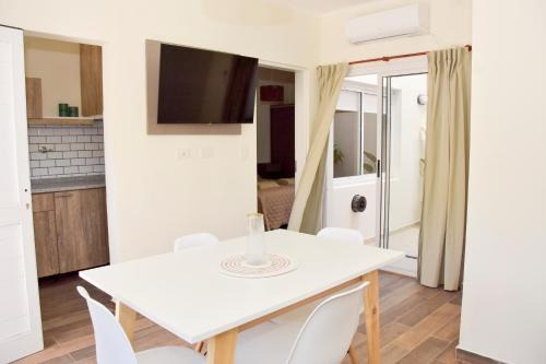 Las Blanquitas- departamentos en el casco histórico de Chascomús, a pocos metros de la laguna