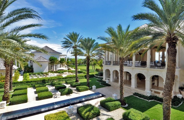 Las Brisas - Luxury ocean and golf front mansion with staff in exclusive resort