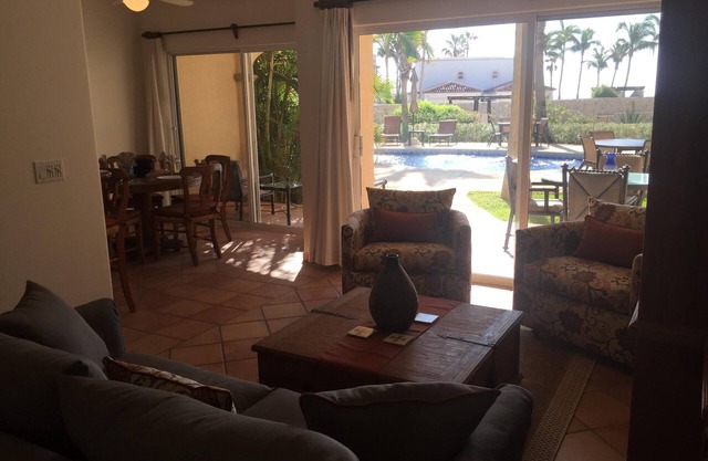Las Mananitas - Beachfront Groundfloor 1BR Condo, Semi-Private Pool