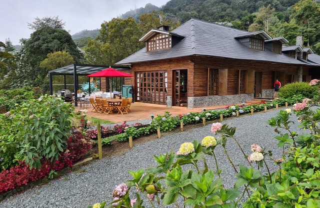Las Mercedes Lodge is property located in the mountains sourrounding Cali.