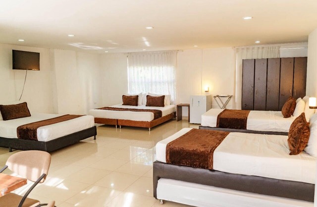 Las Rosas OFFICIAL Boutique (17 BEDROOM)