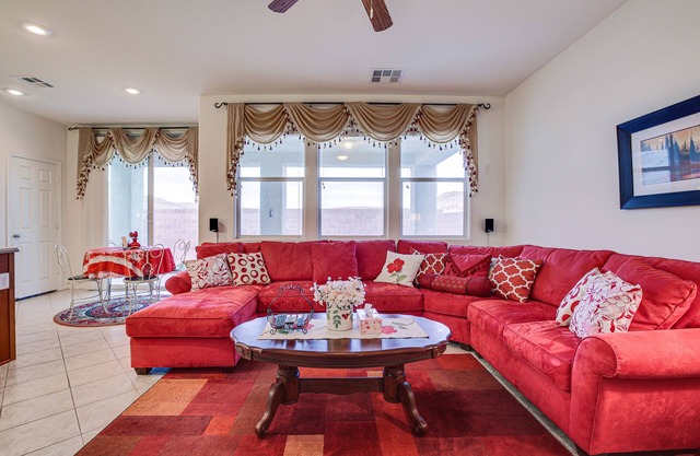 Las Vegas Home w/Mtn Views: 13 Mi to the Strip!