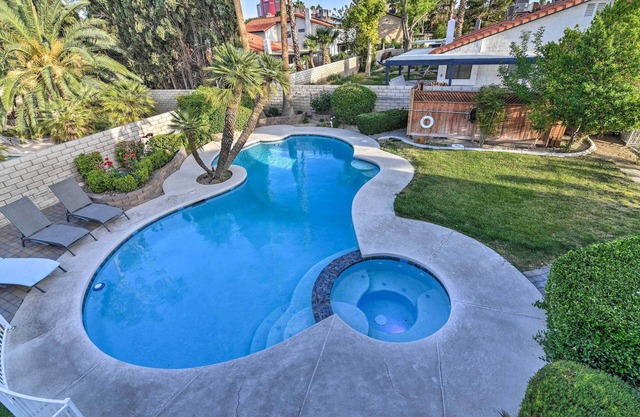 Las Vegas House w/Pool & Hot Tub - 1 Mi to Strip!