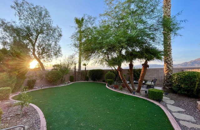 Las Vegas Single Story King Bed Quiet Neighborhood