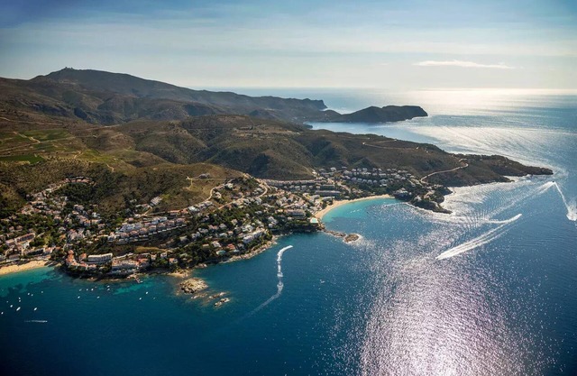 LAST MINUTE DEAL! Relax with amazing views. Concierge service included