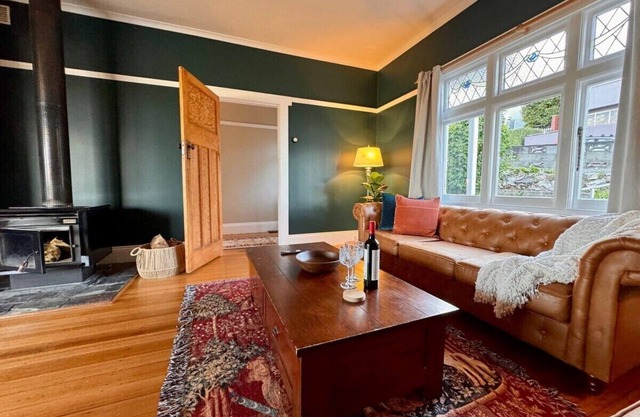 Launceston Home Fire Pit BBQ & Spa Perfect Getaway