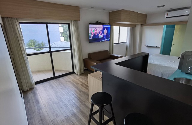 LAUNCH! Stylish, Newly Decorated Flat!