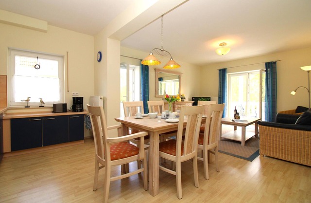 Laura Cottage WE 104: 3-room apartment with high-quality furnishings close to the beach