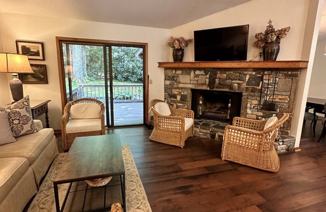 Laurel Cottage- 3 BR/2 baths - Serenity in Highlands, NC