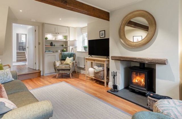 Laurel Cottage - pet-friendly in Coln St Aldwyns