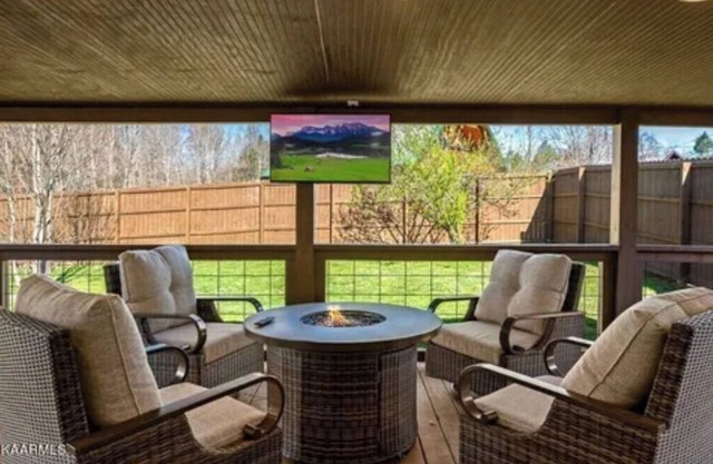 Laurelwood Retreat: RENTS TO FOUR ONLY, Beautiful View of Cove Mountain.