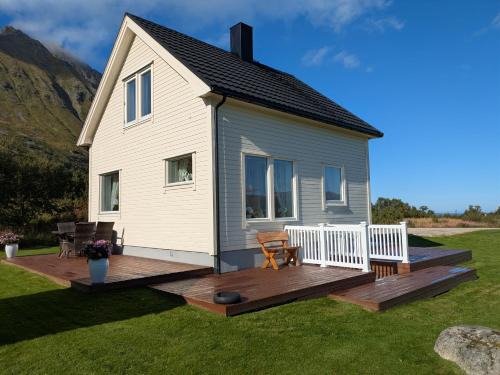Lauvåsstua-Charming house by the sea