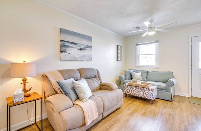Lavallette Apartment w/Patio - Walk to the Beach!