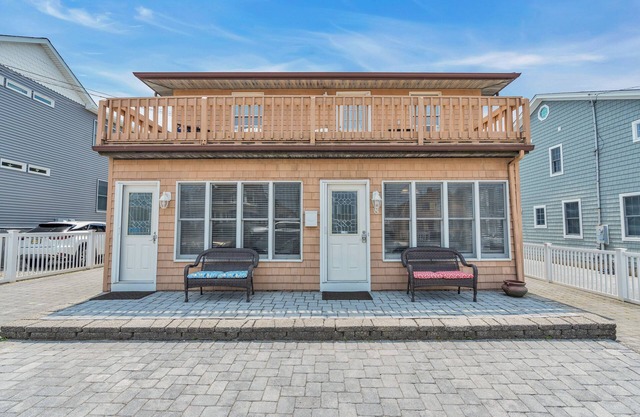 Lavallette Heart of Town 2 Family Beach Block 2 Bedroom Available!