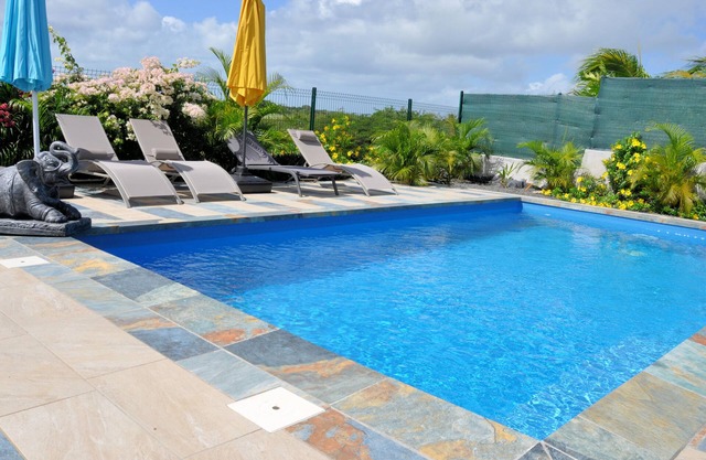 Lavender apartment, 3 air-conditioned bedrooms, and landscaped swimming pool