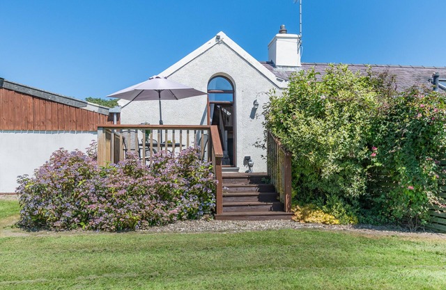 Lavender Cottage - Two Bedroom House, Sleeps 3