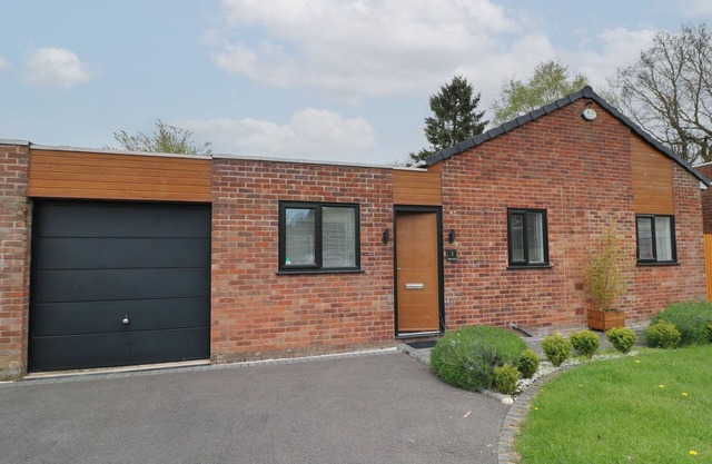 LAVENDER LODGE, family friendly, with a garden in Coalville