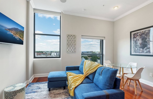 Lavish 1BR w/Pool & Gym Access