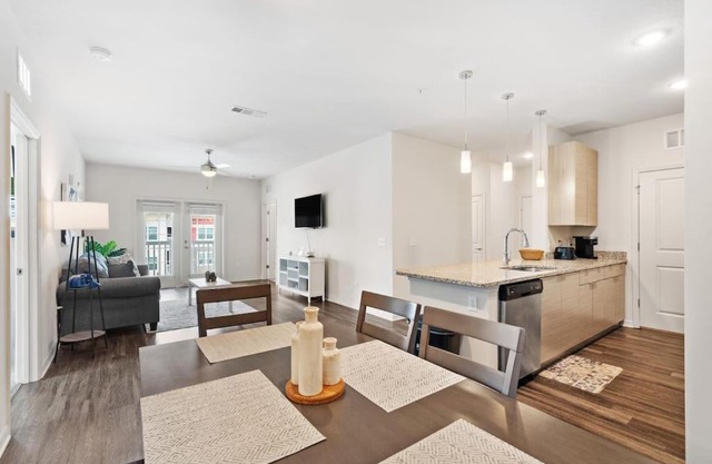 Lavish 2BR Apartment in Tampa