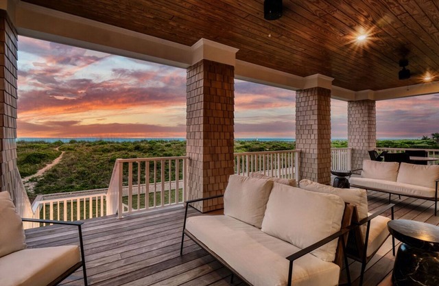 Lavish 6br/6ba oceanfront condo w/incredible views and private elevator.